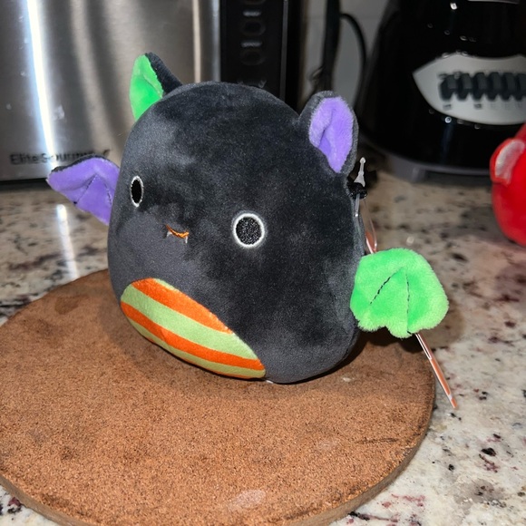 New 4” Fariq the Black Bat Squishmallows - Picture 4 of 6
